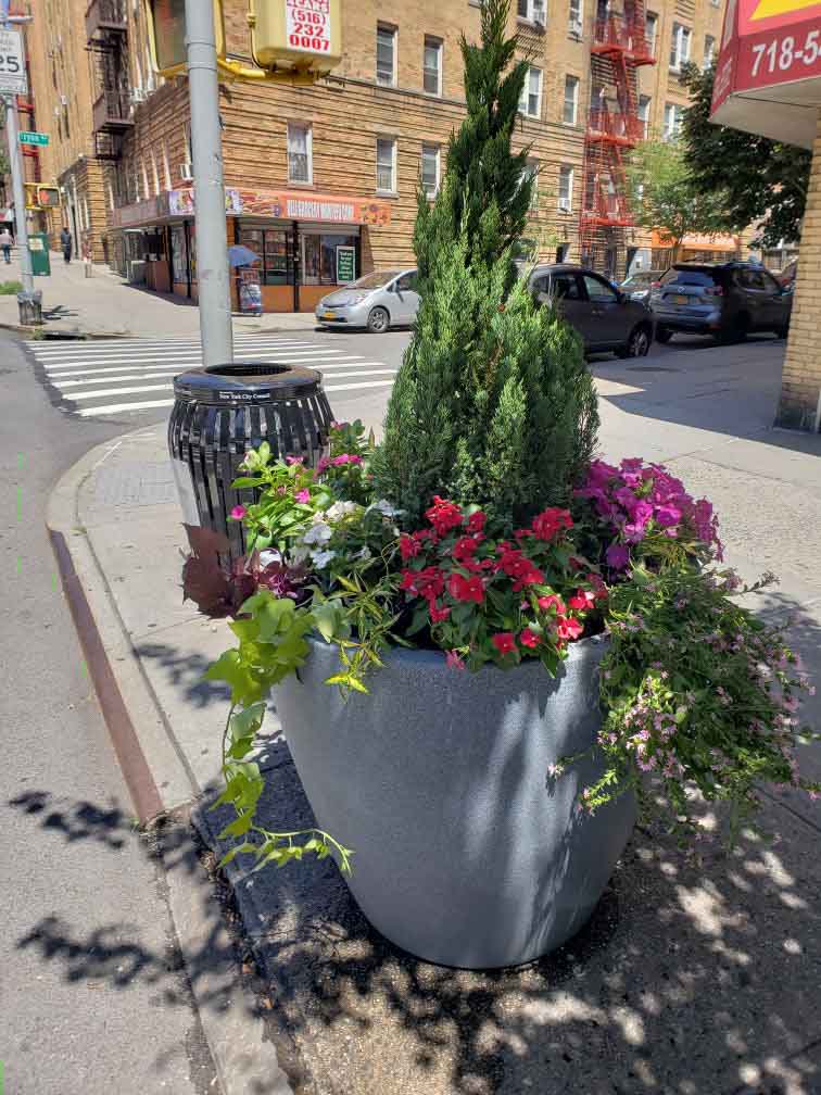 Stunning sidewalk planters for city planners